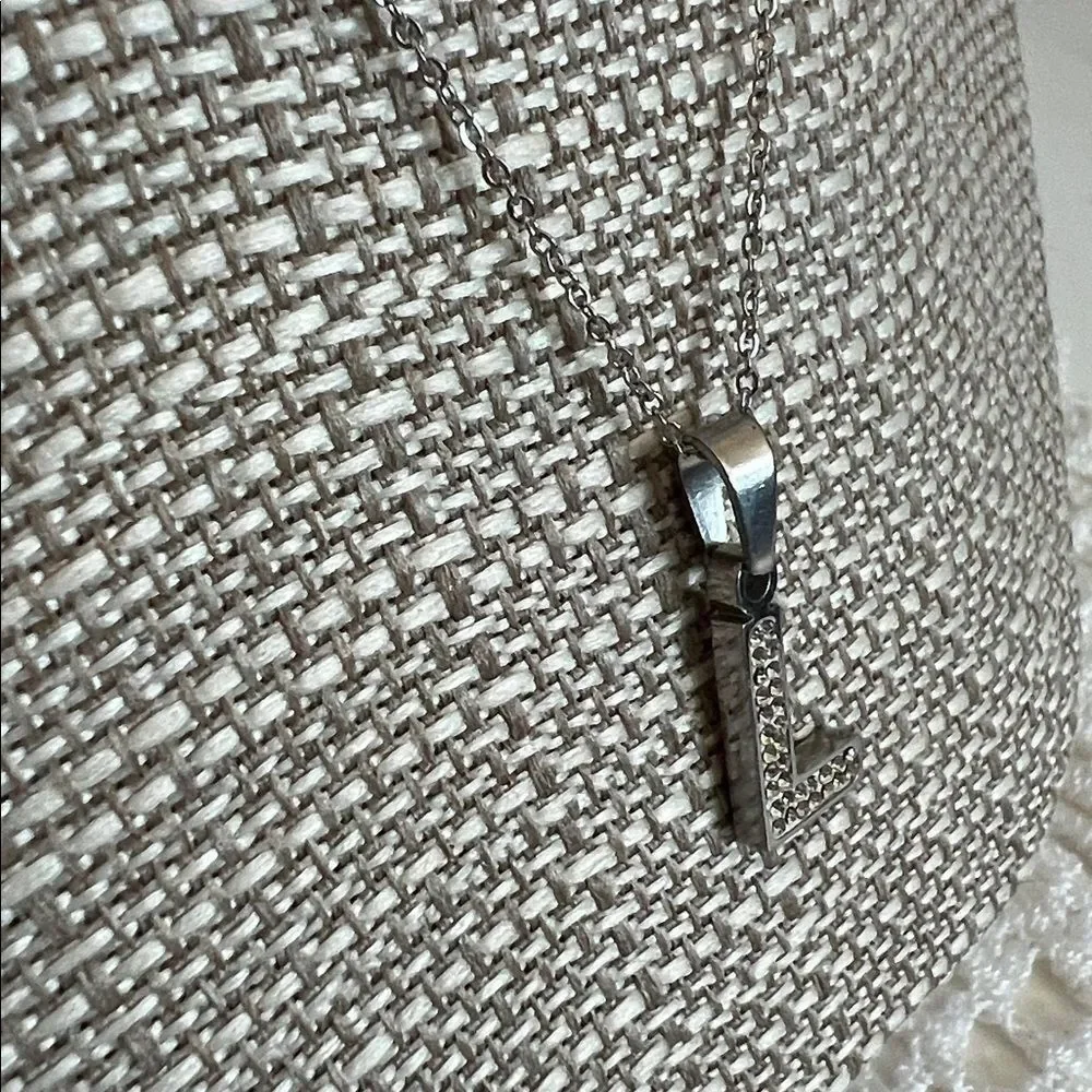 NWT Stainless Steel Elegant Silver Tone Dainty Necklace initial L Pendant